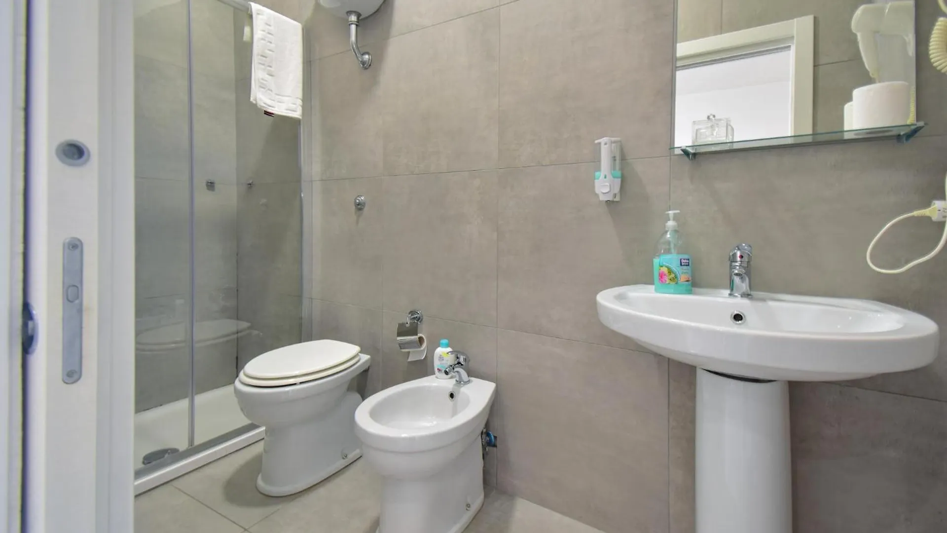 Beautiful Apartment In Napoli With Wifi Νάπολη